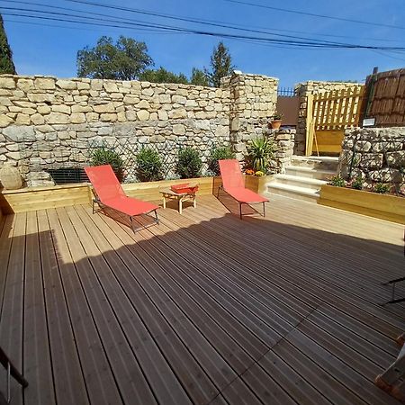 Chez Daniele Chambre Avec Jacuzzi Et Terrasse Privee Murs Kültér fotó