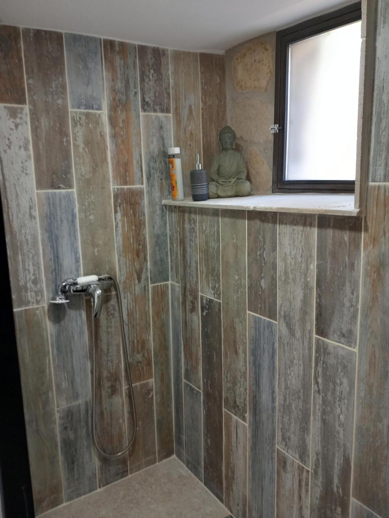 Chez Daniele Chambre Avec Jacuzzi Et Terrasse Privee Murs Kültér fotó