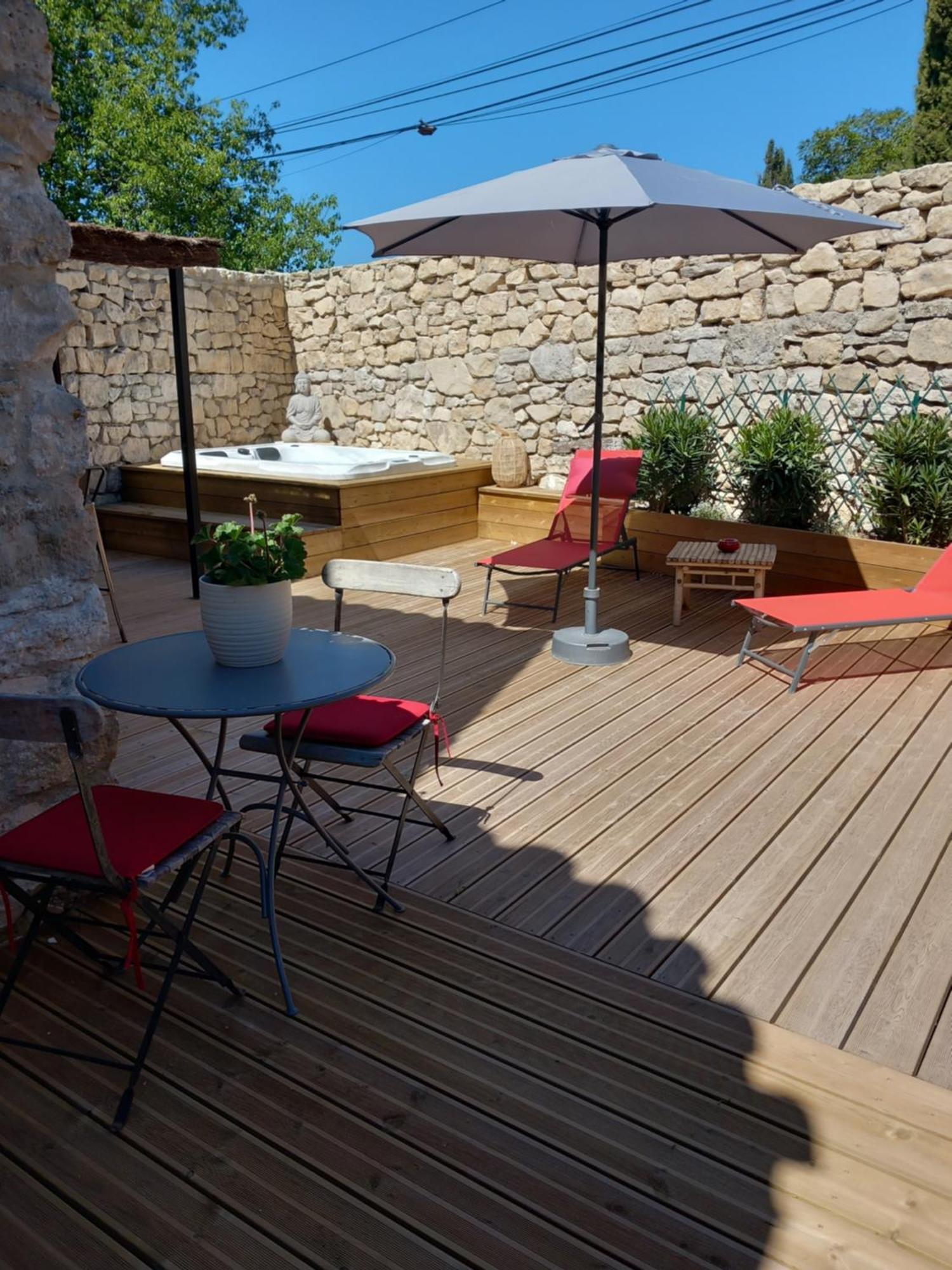 Chez Daniele Chambre Avec Jacuzzi Et Terrasse Privee Murs Kültér fotó