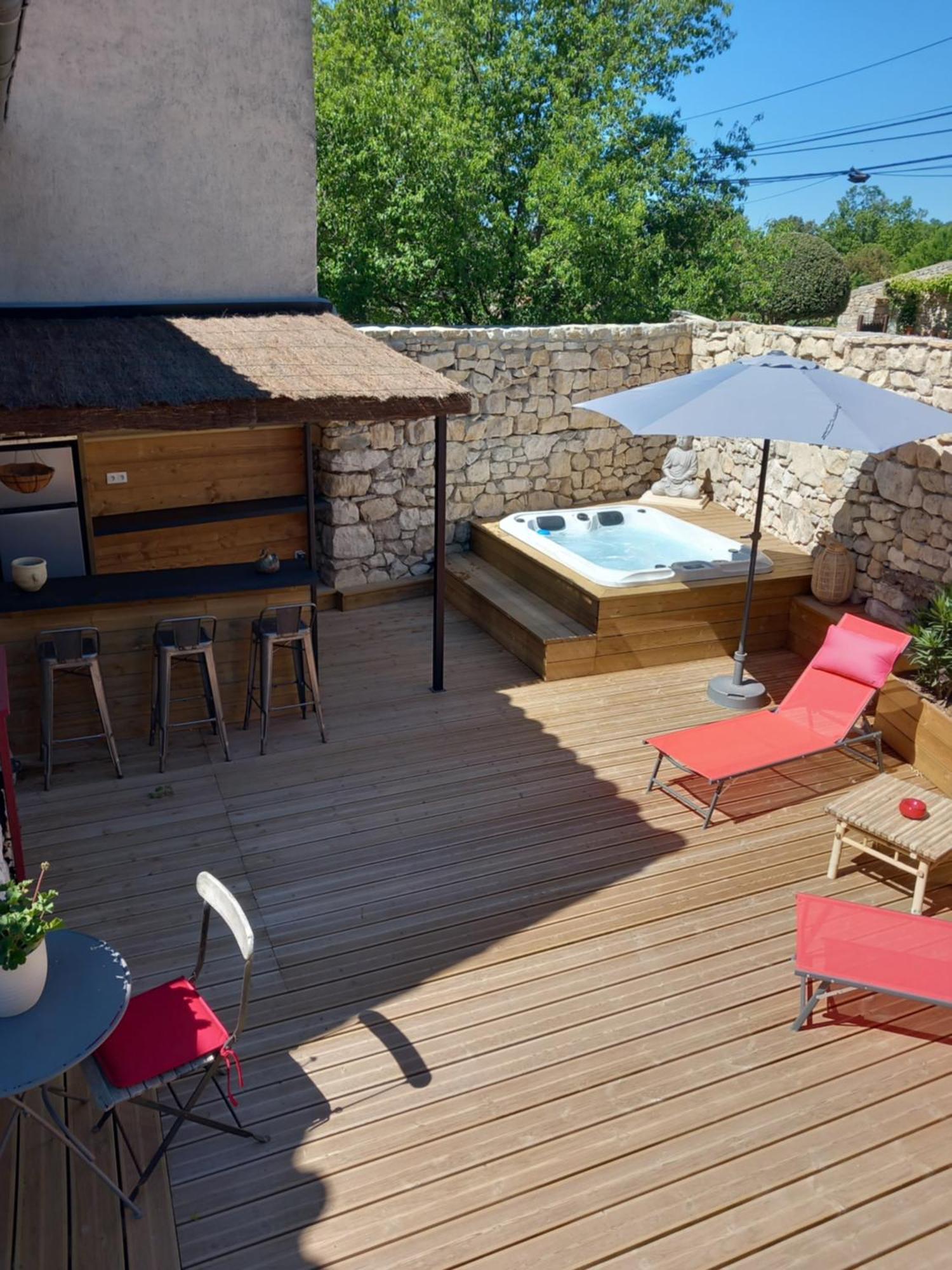 Chez Daniele Chambre Avec Jacuzzi Et Terrasse Privee Murs Kültér fotó